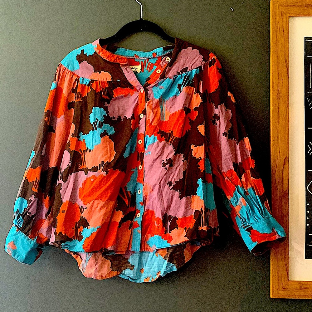 Anthropologie super cute v -neck blouse. Cute for work or with jeans.
